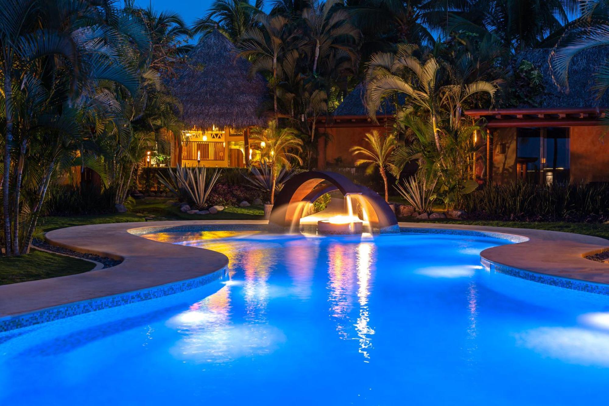 The Inn Manzanillo Bay 特隆戈内斯 外观 照片