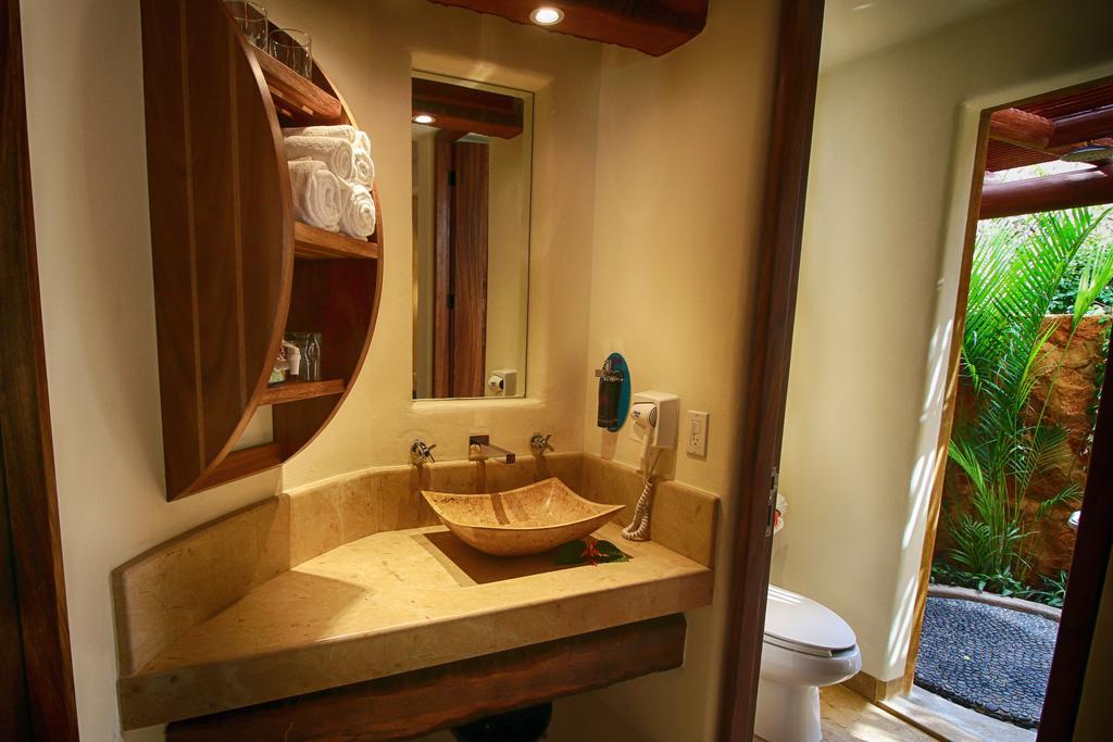 The Inn Manzanillo Bay 特隆戈内斯 外观 照片