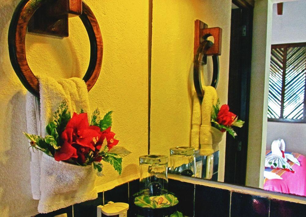 The Inn Manzanillo Bay 特隆戈内斯 外观 照片