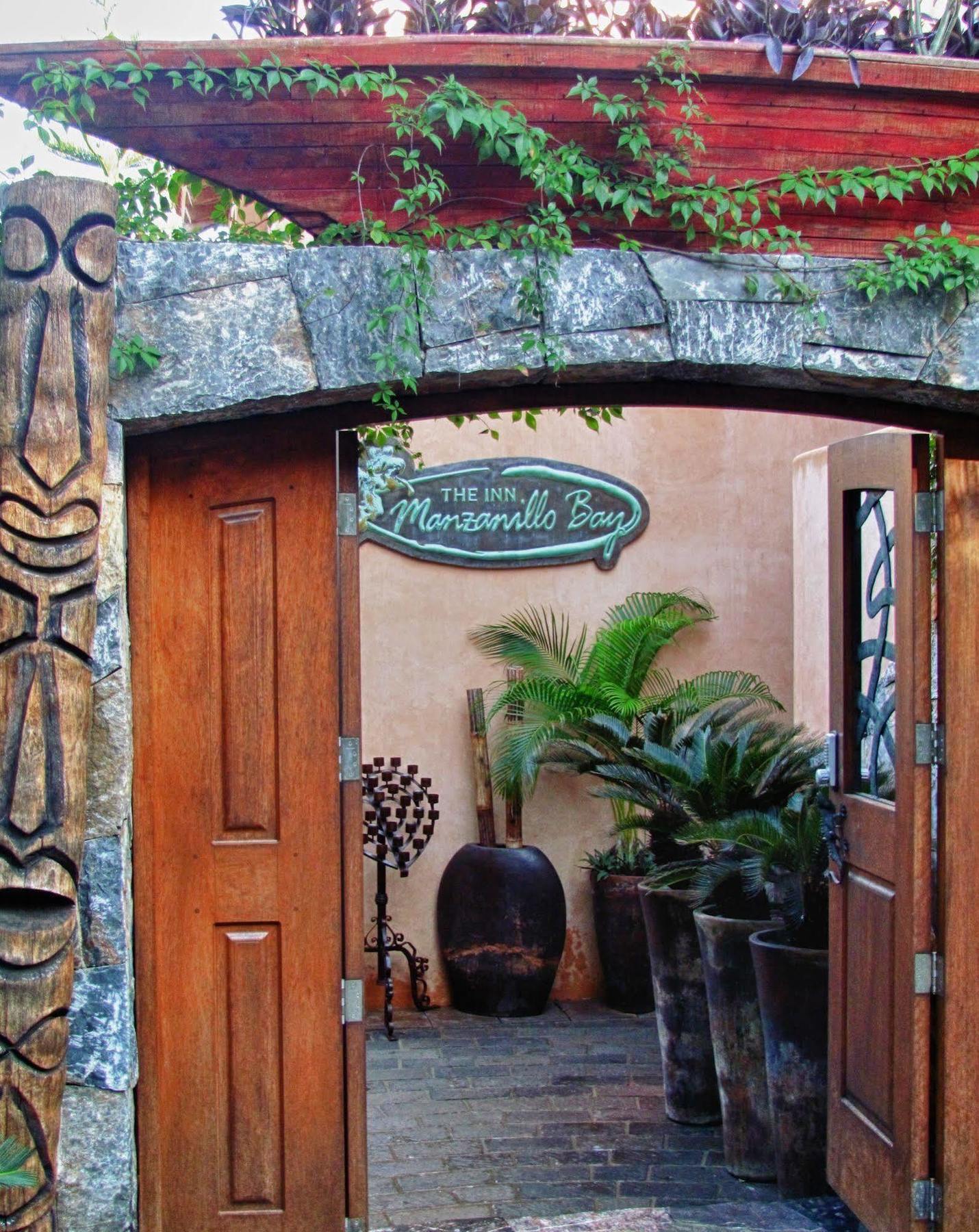 The Inn Manzanillo Bay 特隆戈内斯 外观 照片