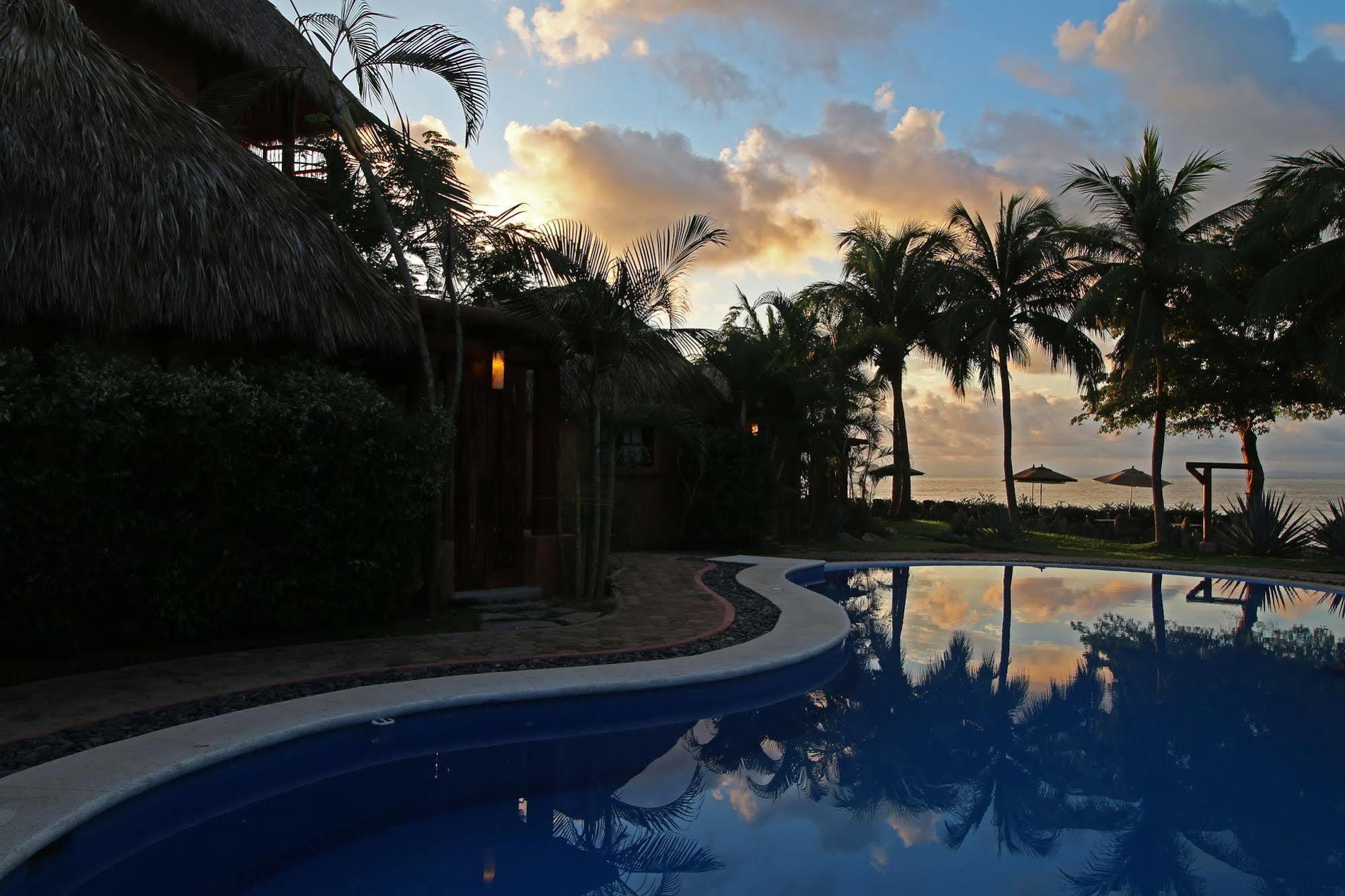 The Inn Manzanillo Bay 特隆戈内斯 外观 照片