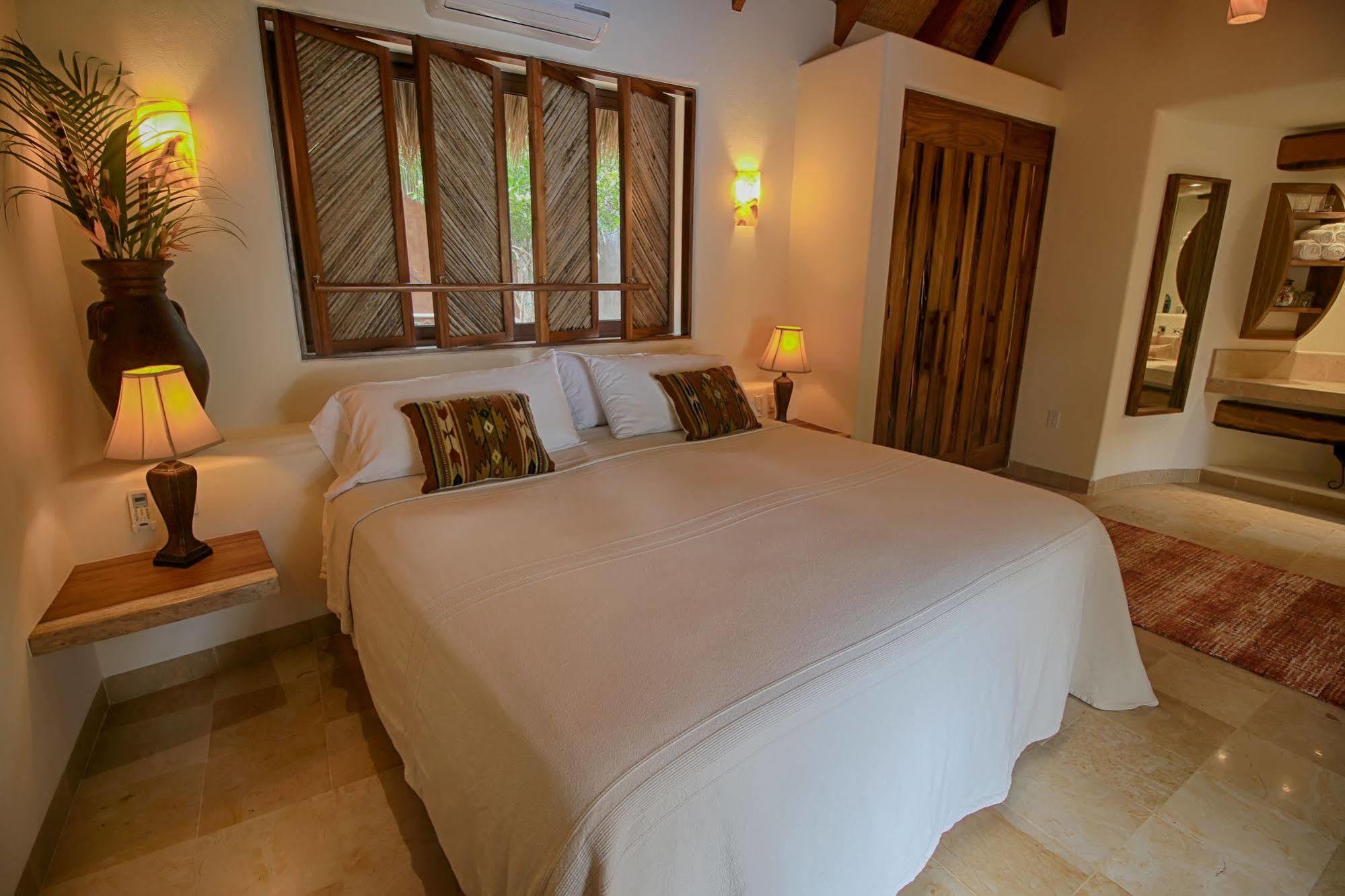 The Inn Manzanillo Bay 特隆戈内斯 外观 照片