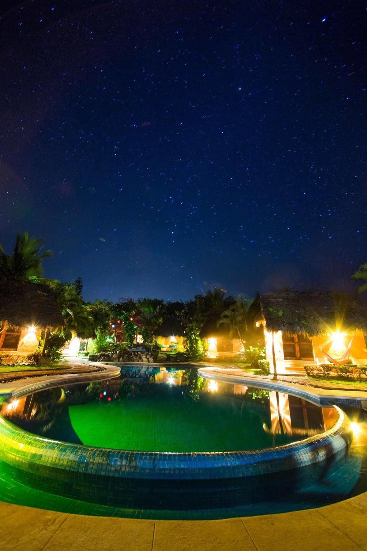 The Inn Manzanillo Bay 特隆戈内斯 外观 照片